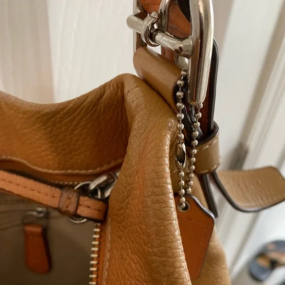 Vintage COACH Pebble F15064 in excellent condition 15 by 11 inch clean interior - Picture 9 of 10